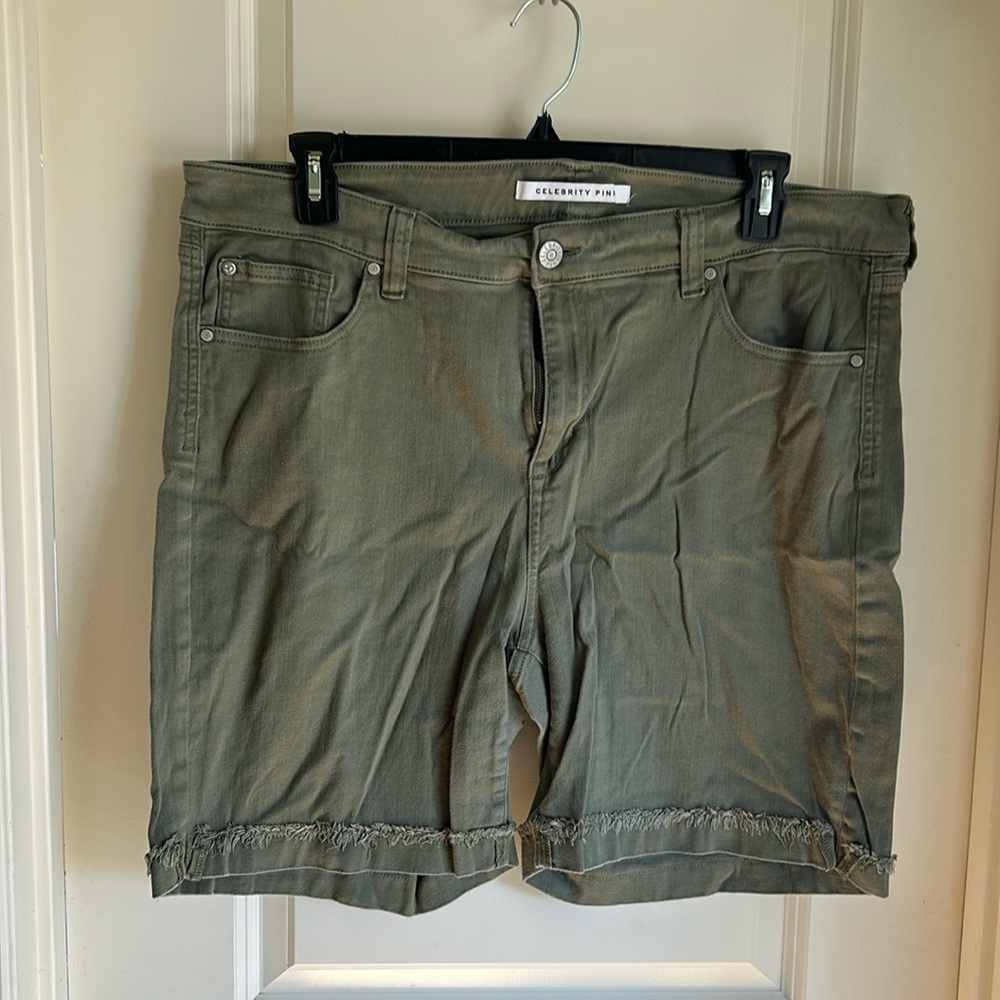 Celebrity Pink Bermuda shorts sz 20